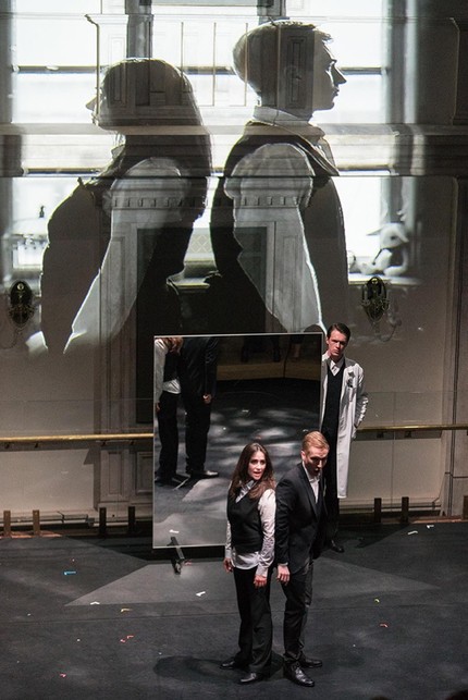 История одной ошибки. 
Влюбленная — Руслана Коваль. 
Отчаявшийся — Вадим Волков. 
Доктор — Кирилл Корнейчук. 
Фото Павла Рычкова / Большой театр