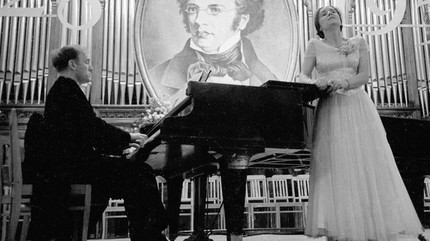 Святослав Рихтер и Нина Дорлиак на концерте, посвященном 125-летию со дня смерти Франца Шуберта, 1953 год  
(Михаил Озерский / РИА «Новости»)