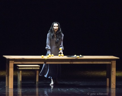 Диана Вишнева в балете Каролин Карлсон «Женщина в комнате»