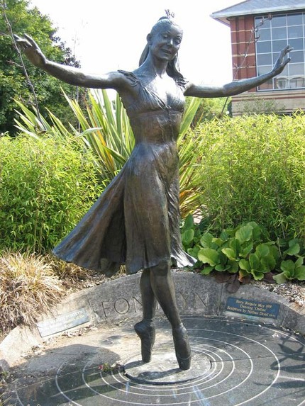 Памятник Марго Фонтейн
