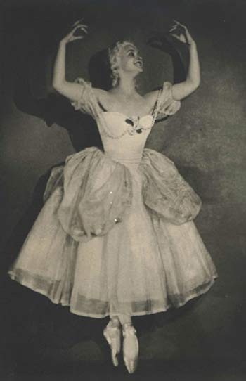 «Пламя Парижа». Марина Семенова — Диана де Мирель. Фото: bolshoi.ru